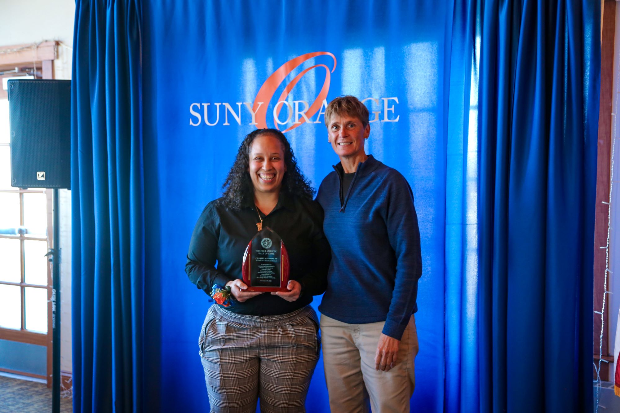 Chantel Anthony accepting award from former coach Peggy Roda